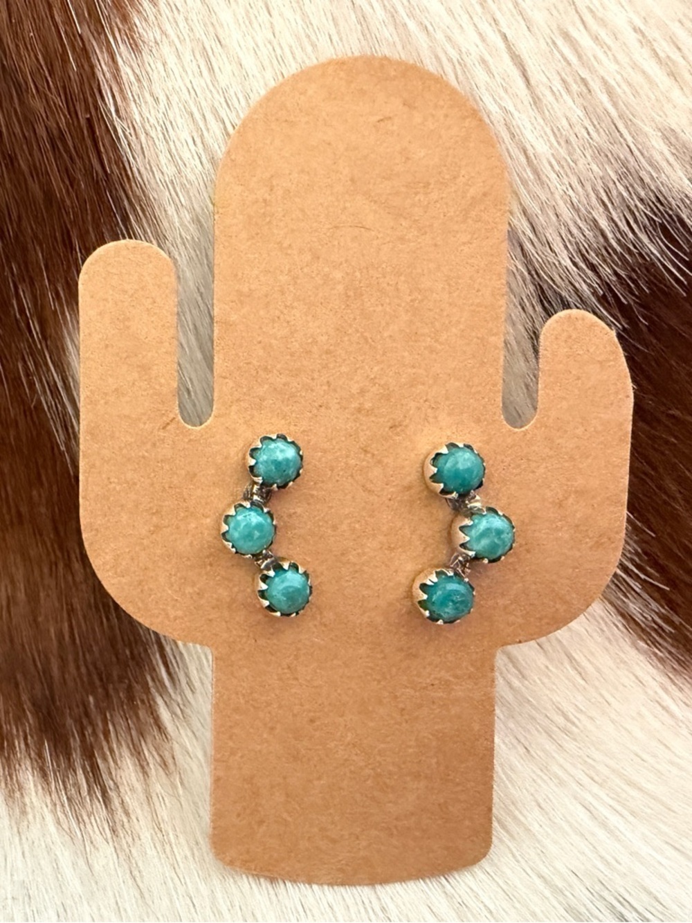 ❤️ Kingman Turquoise Petite 3 Stone Earrings Sterling Silver .64”L